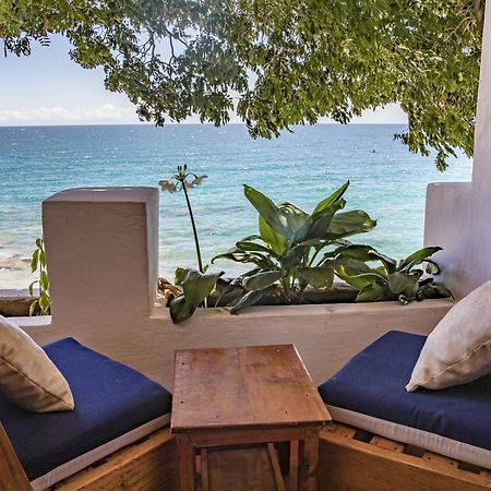 Njaya Lodge Nkhata Bay Экстерьер фото
