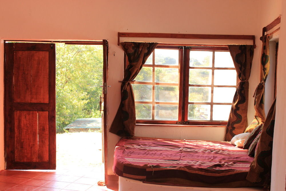 Njaya Lodge Nkhata Bay Экстерьер фото