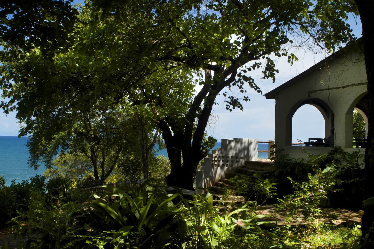 Njaya Lodge Nkhata Bay Экстерьер фото