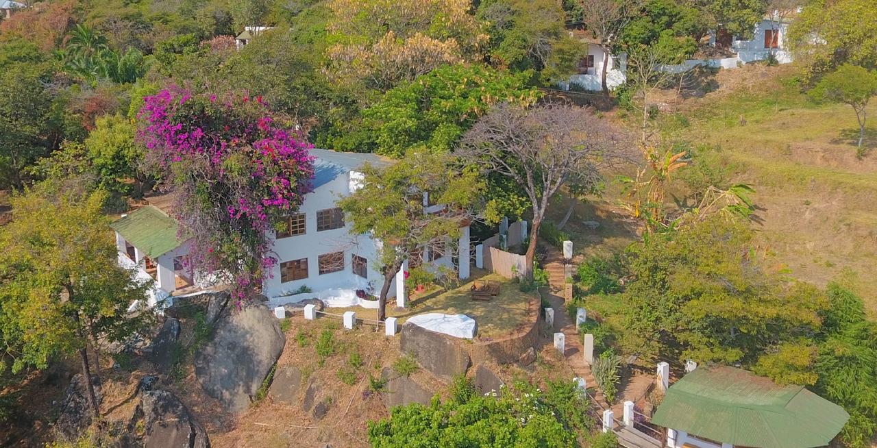 Njaya Lodge Nkhata Bay Экстерьер фото