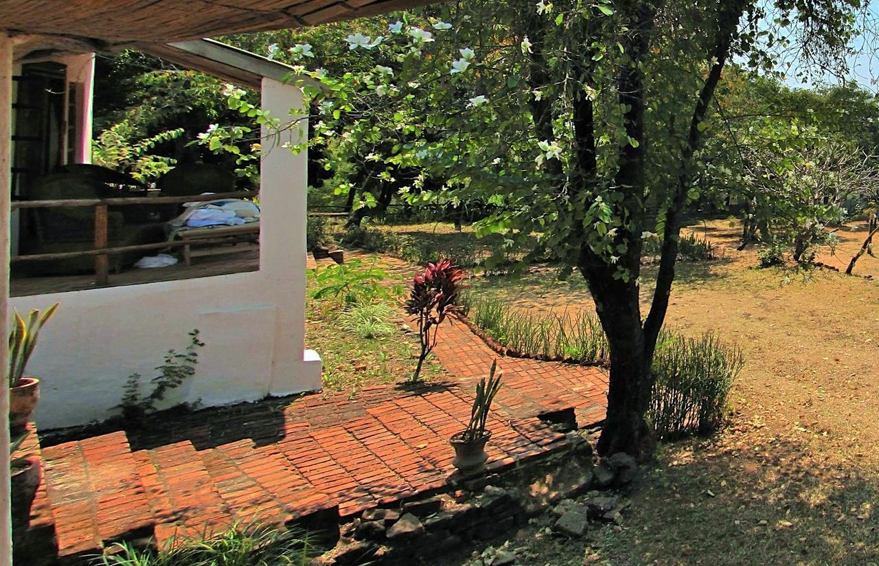 Njaya Lodge Nkhata Bay Экстерьер фото