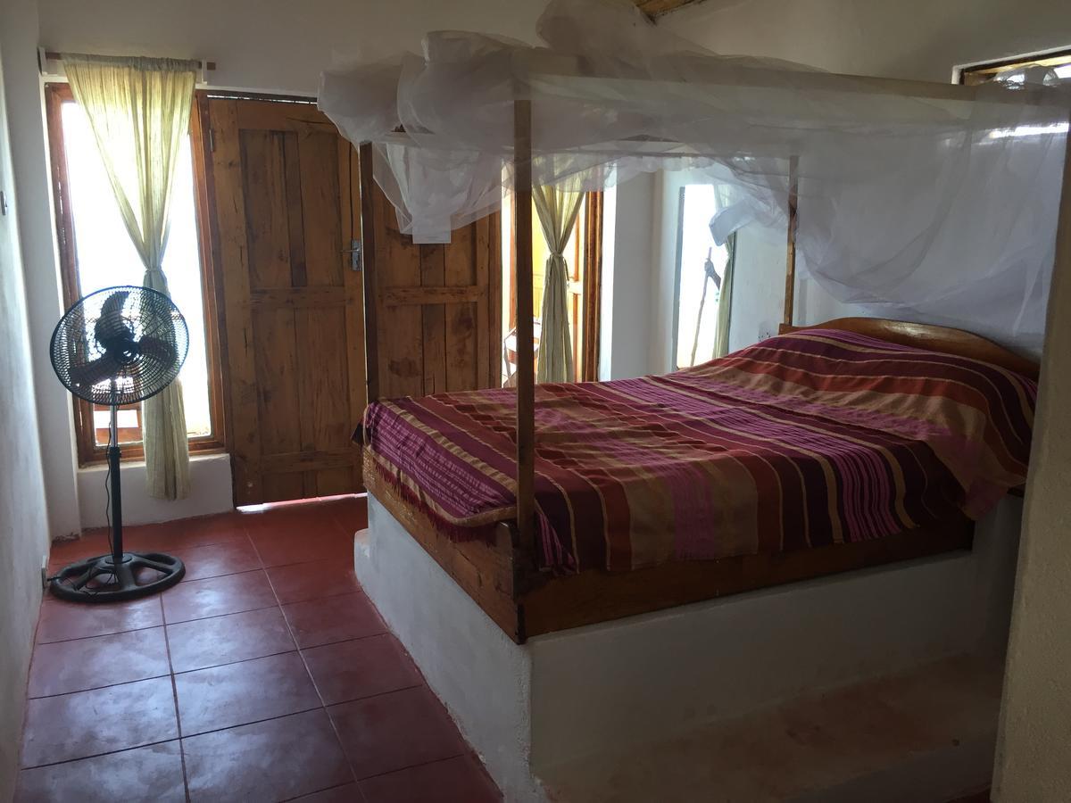 Njaya Lodge Nkhata Bay Экстерьер фото