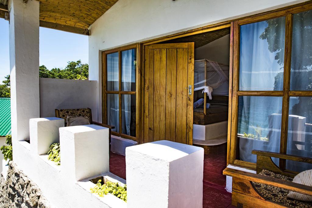 Njaya Lodge Nkhata Bay Экстерьер фото