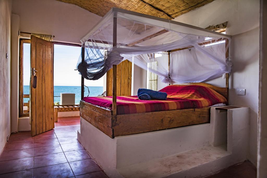 Njaya Lodge Nkhata Bay Экстерьер фото