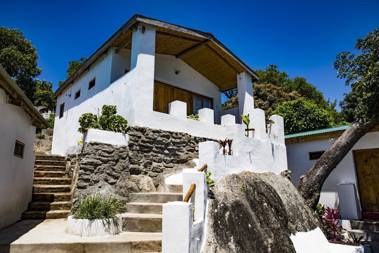 Njaya Lodge Nkhata Bay Экстерьер фото