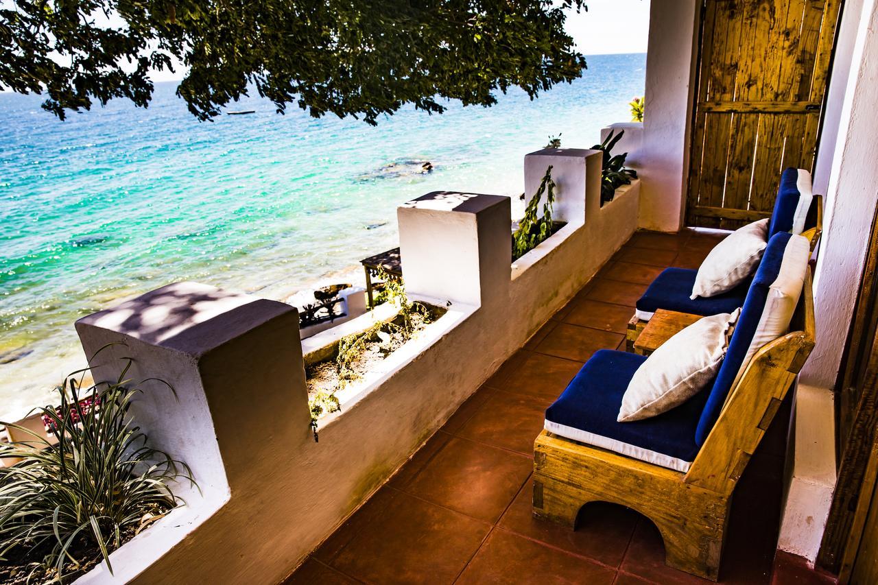 Njaya Lodge Nkhata Bay Экстерьер фото